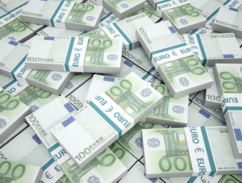 Smučarski svet pretresa osupljiva afera, vpletla se je celo policija: denar kradli kot srake in ga prevažali kar v avtu!