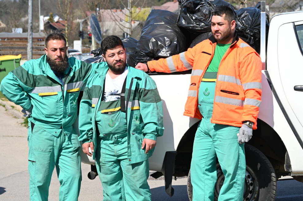 Trije dolenjski Romi, ki so zgled vesoljni Sloveniji! Đani, Nejc in Samo dokazujejo, da se da vse, če se le hoče (foto: Facebook/Komunala Novo mesto)