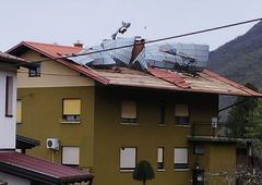 Srhljive napovedi vremenoslovcev se uresničujejo: močan veter po Sloveniji že povzroča škodo