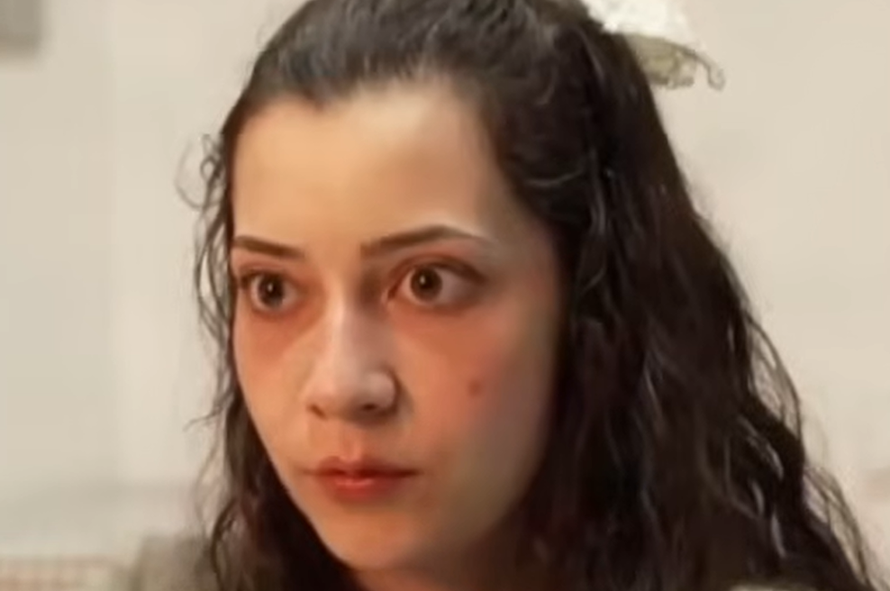 Tik pred evtanazijo: obupana prijateljica 25-letne Španke prihitela v bolnišnico in v solzah želela preprečiti njeno smrt (foto: YouTube/Shareitorregreti/posnetek zaslona)