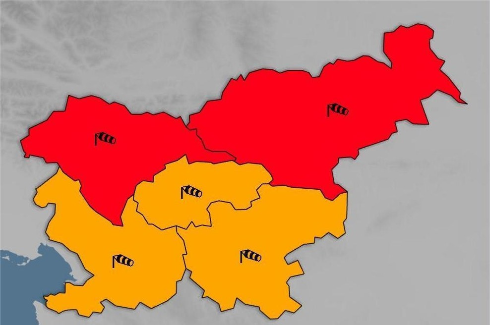 Nevarnosti še ni konec: Slovenija ostaja rdeča, to lahko pričakujemo v naslednjih urah (foto: Facebook/ARSO vreme)