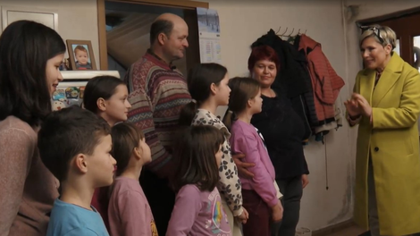 delovna akcija družina Majdič prenova dom stara hiša Ana Praznik