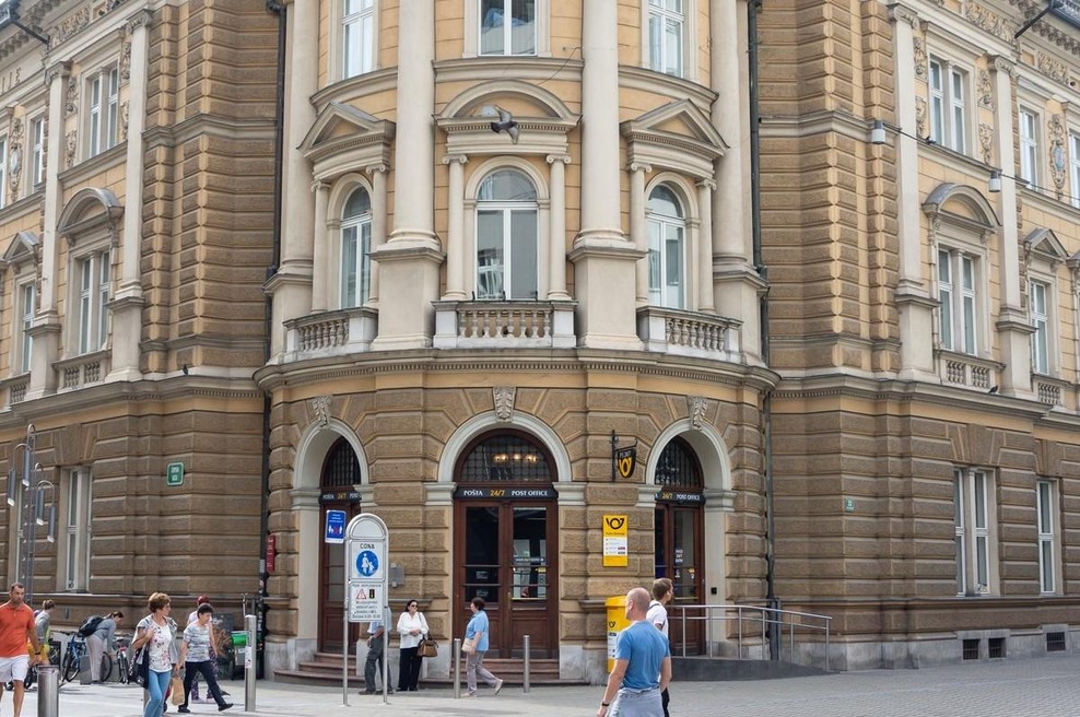 Pošta Slovenije navdušuje z novimi motivi na znamkah, poklonili so se tudi ... (foto: Profimedia)