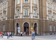 Pošta Slovenije navdušuje z novimi motivi na znamkah, poklonili so se tudi ...