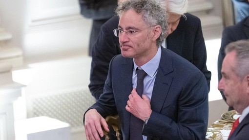 Direktor Palantirja trdi: "Le 2 skupini delavcev bosta 'preživeli' dobo umetne inteligence"