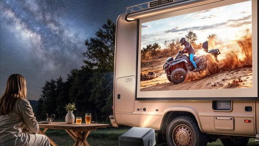 Preizkusili smo pametni mini projektor Hisense 4K C3, da ugotovimo, ali je končno čas za nadgradnjo naše gledalske izkušnje