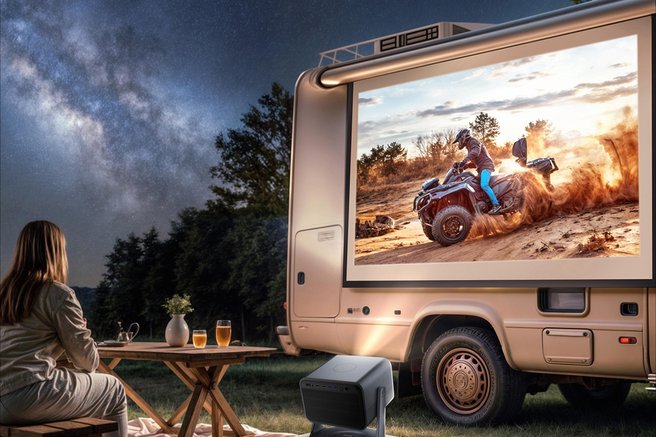 Preizkusili smo pametni mini projektor Hisense 4K C3, da ugotovimo, ali je končno čas za nadgradnjo naše gledalske izkušnje