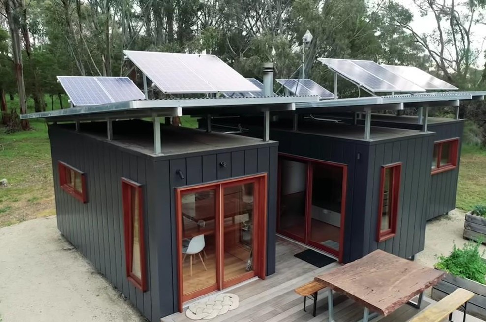 Ustvarila sta si sanjsko hišo in dokazala, da za to ni treba porabiti vrtoglavega zneska (mlad par se je res dobro znašel) (foto: YouTube/posnetek zaslona)