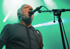 Incident na odmevnem koncertu v Šiški: legendarni glasbenik na oder takoj poklical varnostnika