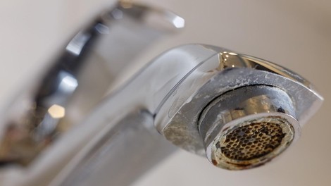 kopalnica madezi vodni kamen cistoca ciscenje peki papir papir za peko nasvet trik dom