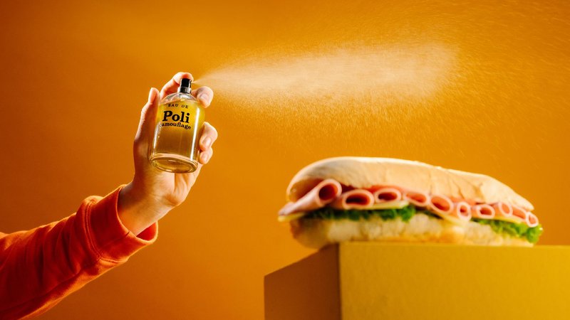 Poli predstavlja užitno dišavo Poli Eau de Camouflage