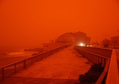 Grozljivo dogajanje na otoku, ki ga Slovenci obožujejo: nebo se je obarvalo oranžno, prizori apokaliptični, to pa je osupljiv razlog za vse skupaj