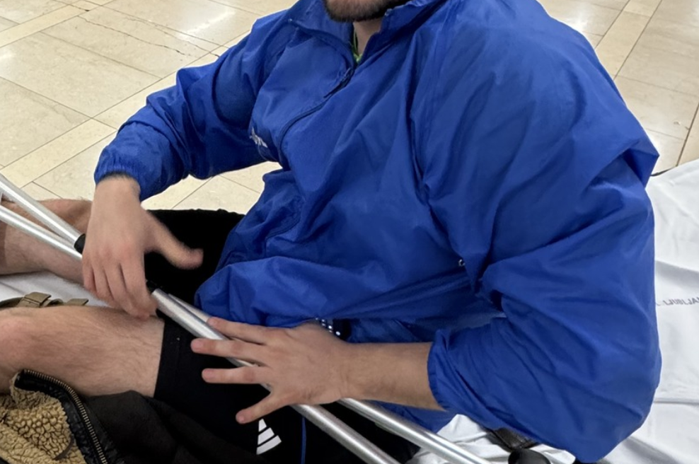 Priljubljeni slovenski pevec v bolnišnici, oboževalci v skrbeh: "Okrevanje po tem je baje dolgo ... " (foto: Facebook/Rok Piletič)