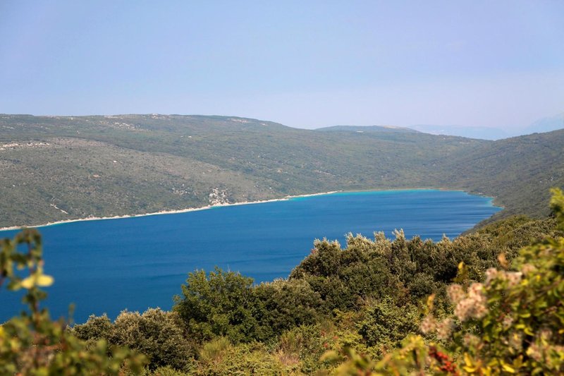 vransko jezero hrvaska cres losinj jadran morje sladka voda skrivnost nedostopnost stop prepovedano