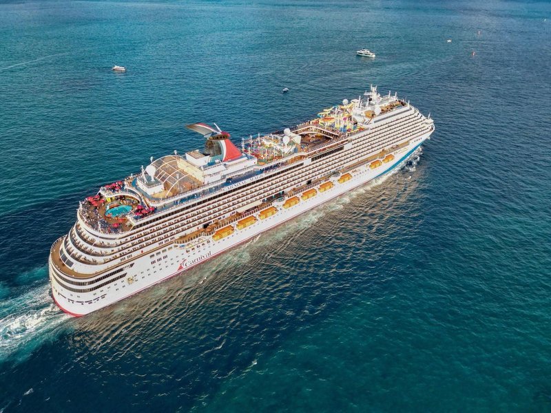 "Vojna že kaže zobe. Vsi bi morali biti zaskrbljeni!" Dopusti bodo dražji, napovedi niso dobre