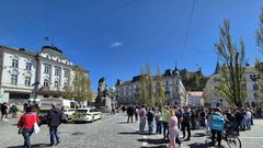 Drama v centru Ljubljane: več policistov pridrvelo na Prešernov trg, mimoidoči so bili v šoku (FOTO)