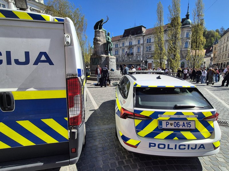 Policija razkrila, kaj se je dogajalo na Prešernovem trgu (uporabljena so bila prisilna sredstva)