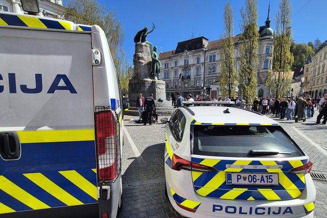 Drama v centru Ljubljane: več policistov pridrvelo na Prešernov trg, mimoidoči so bili v šoku (FOTO)