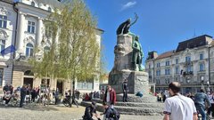 Drama v centru Ljubljane: več policistov pridrvelo na Prešernov trg, mimoidoči so bili v šoku (FOTO)
