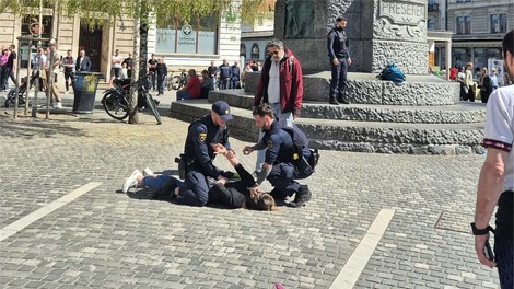 Policija razkrila, kaj se je dogajalo na Prešernovem trgu (uporabljena so bila prisilna sredstva)