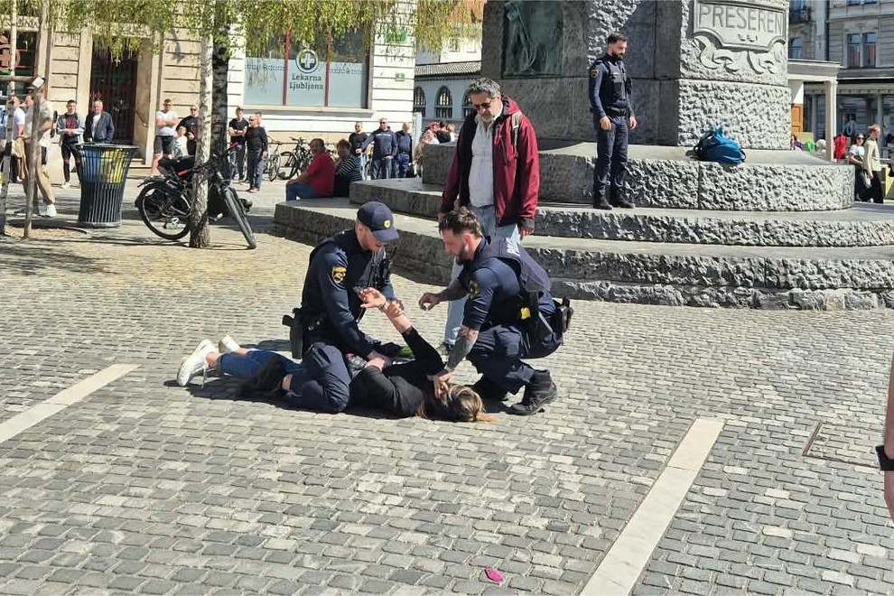 Policija razkrila, kaj se je dogajalo na Prešernovem trgu (uporabljena so bila prisilna sredstva)