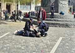 Policija razkrila, kaj se je dogajalo na Prešernovem trgu (uporabljena so bila prisilna sredstva)