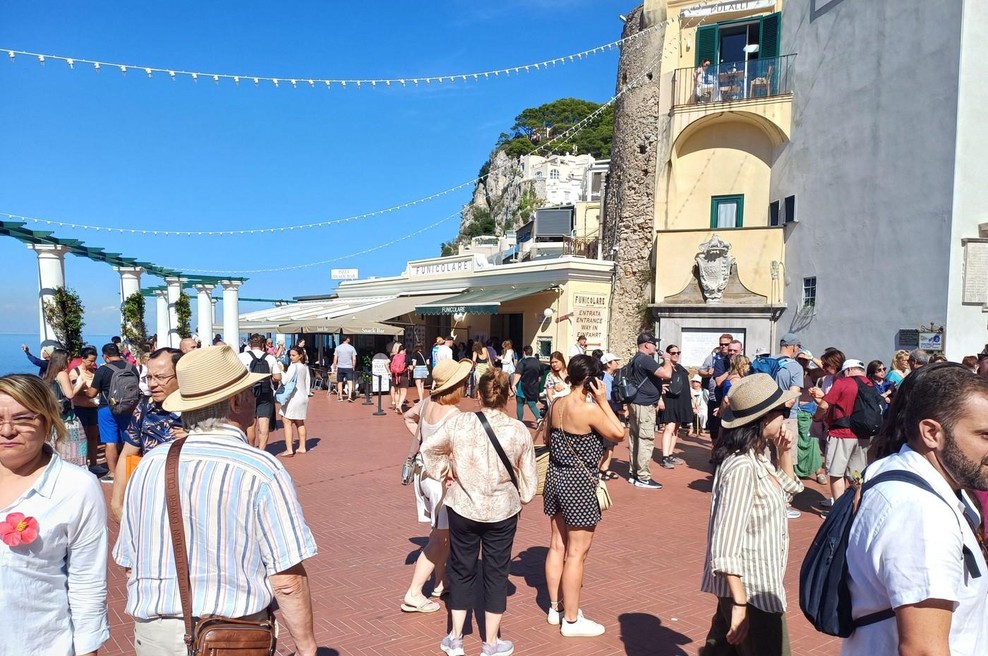 Bil je že čas! V tem turističnem raju stopili na stran turistov, zdaj ostre kazni vsakemu, ki bo obiskovalce nagovarjal naj ... (foto: Profimedia)
