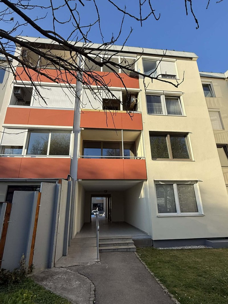 Siska naj blok Adamiceva ulica