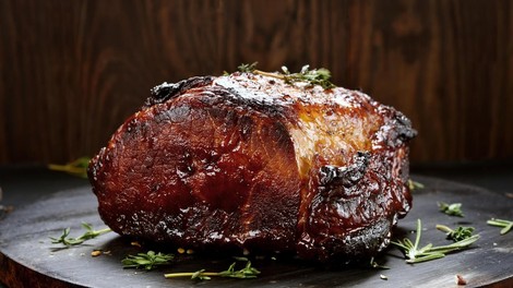 meso mesar trik pecenka kis mineralna voda recept kuhanje kulinarika