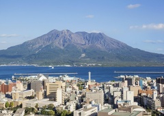 Turisti krivi za pravo ekološko katastrofo: njim je smešno in v vodo mečejo tole, ribe pa umirajo (odgovorni na robu obupa)