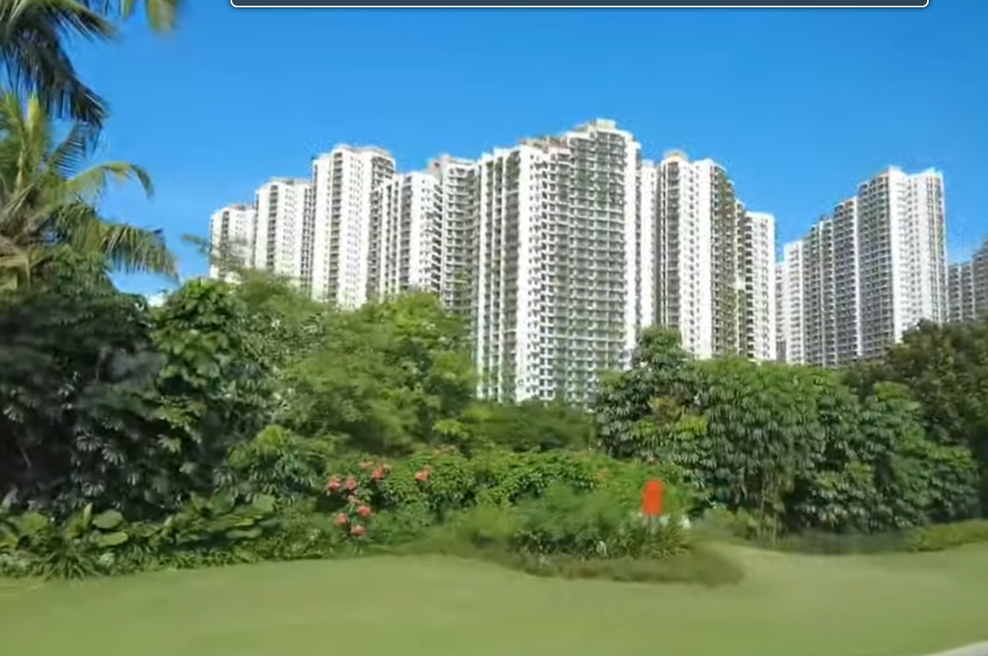 Forest City danes velja za enega najbolj nesmiselnih megalomanskih projektov na svetu. Tam bi moralo živeti 700.000 ljudi, a jih je samo še 9000. (foto: Zaslonska slika/Youtube/ WanderWalk Tour)