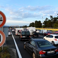 hrvaska avtocesta cestnina promet gnece denar turizem dopust slovenija kaos