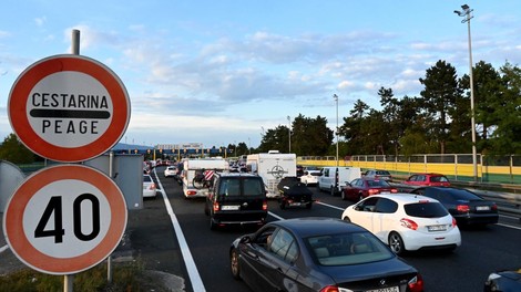 hrvaska avtocesta cestnina promet gnece denar turizem dopust slovenija kaos