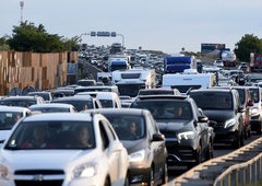 Pozor na cesti, predvsem zvečer - glavna prometna žila zaprat za ves promet