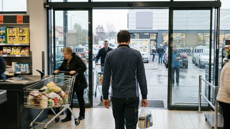 lidl francija odpuscanje zaposleni odlocitev sporno  zanimivo gospodarstvo potrosnistvo