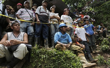 Čudež v Mehiki: rudar preživel dva tedna po zasutju, nazadnje so ga rešili potapljači