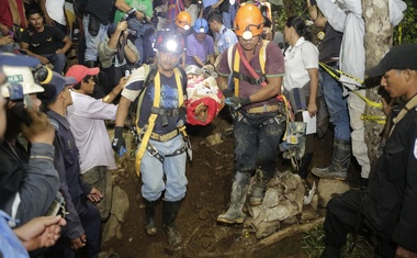 Čudež v Mehiki: rudar preživel dva tedna po zasutju, nazadnje so ga rešili potapljači