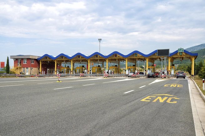 Pot na morje nikoli več ne bo ista: pri južnih sosedih bo na cestah začel delovati nov sistem