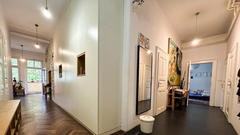 Je vredno svojega denarja? Tako izgleda stanovanje v centru Ljubljane, ki se prodaja za skoraj milijon evrov (FOTO)