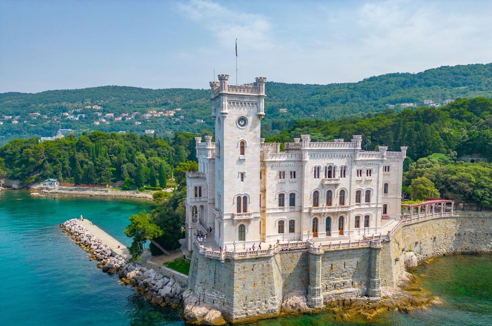 Je čudovit grad blizu slovenske meje preklet? Z njim so povezane številne tragične usode (foto: Profimedia)