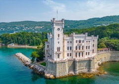 Je čudovit grad blizu slovenske meje preklet? Z njim so povezane številne tragične usode