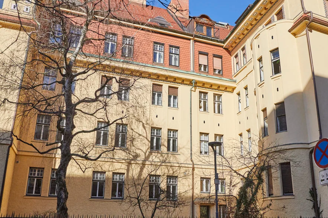 Je vredno svojega denarja? Tako izgleda stanovanje v centru Ljubljane, ki se prodaja za skoraj milijon evrov (FOTO)