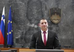 Politični vzpon novega predsednika DZ Zorana Stevanovića vseh ni navdušil: "Eklatanten primer politične korupcije!"