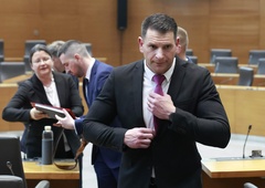 Gledalci opazili "neprimerno" početje Zorana Stevanovića: kamere so ga ujele takoj po izvolitvi za predsednika DZ