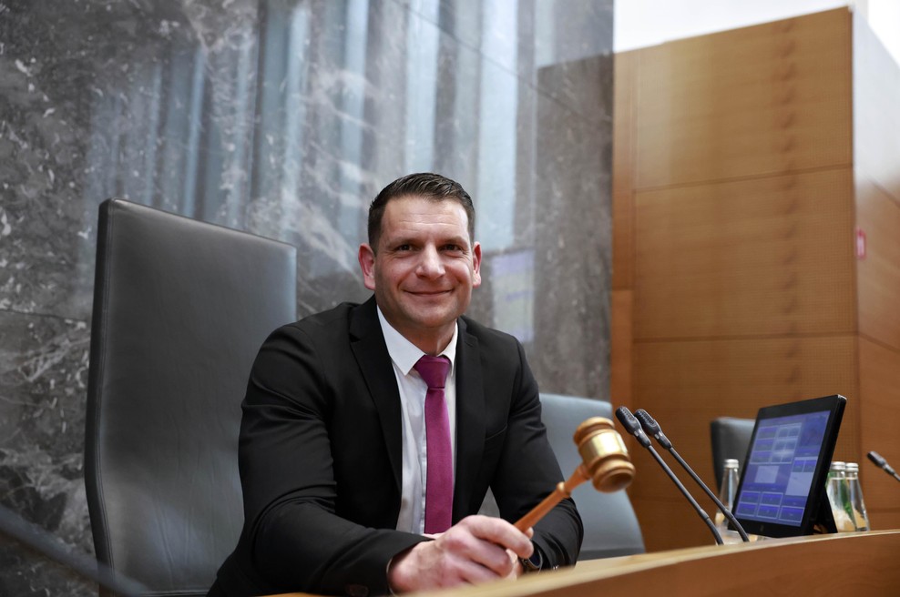 Odmevno razkritje o 'označenih glasovnicah' v parlamentu: ustavno sodišče že ukrepa (foto: Borut Živulović/Bobo)