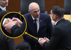 Rokovanje Zorana Stevanovića in Janeza Janše: strokovnjaki za telesno govorico so si o takšnem stisku rok enotni