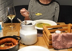 Kultna ljubljanska gostilna je živi spomenik v mestu. Nič čudnega, da je danes redno na vrhu priporočil turistov