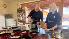 
                                                         Teambuilding, ki ga ne bomo pozabili: skupna peka gibanice nas je povezala (kot plasti te zaščitene sladice)