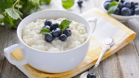 Bi nekaj slastnega, a lahkotnega? Izberite mlečni riž, ki postaja vse bolj priljubljen (razlogi so prepričali tudi nas)