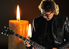 Umrla legenda iz sveta glasbe, ki je zaslužna za enega najbolj ikoničnih zvokov v zgodovini rocka